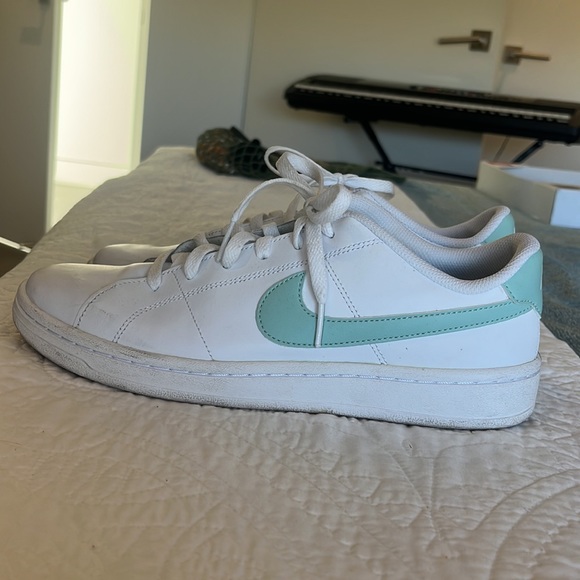 Women’s Nike Court Vision Lows Teal Size 9.5 - Picture 3 of 6